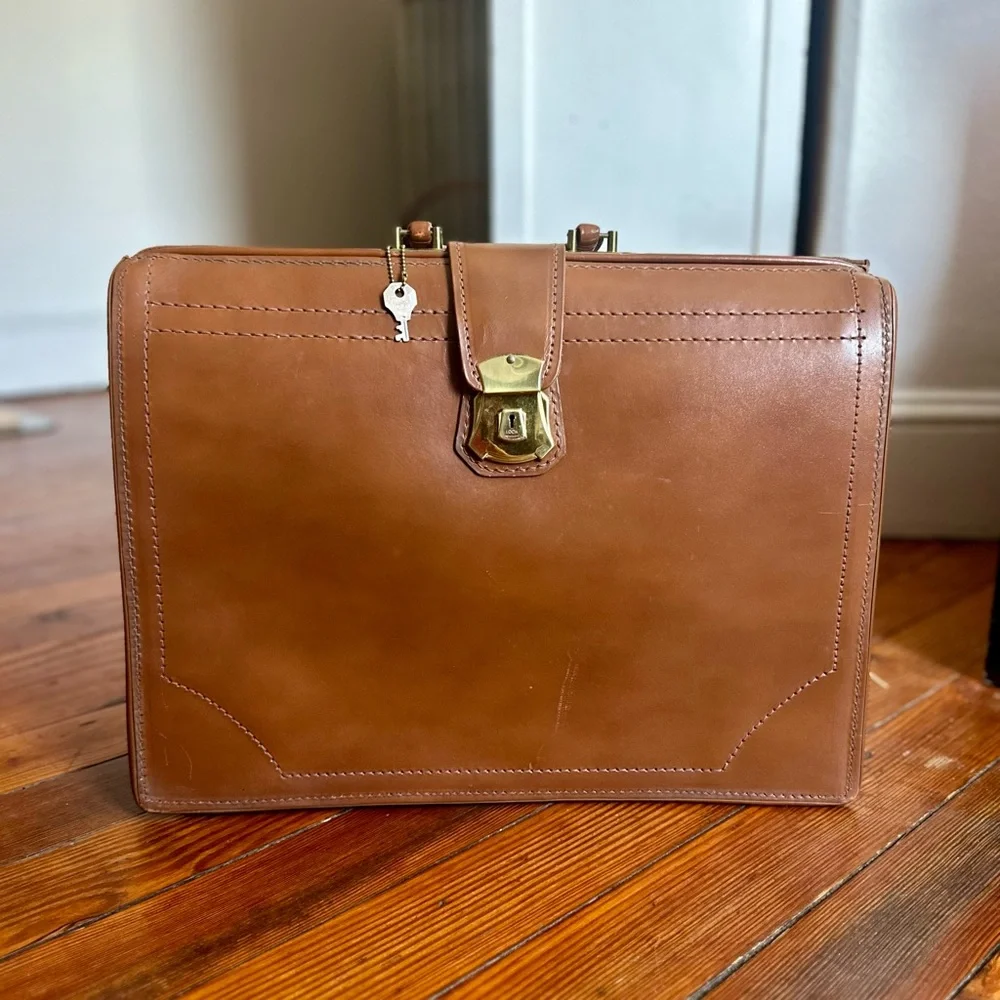 Vintage 70s The Luggage Gallery leather business case w key